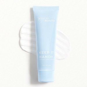 GLOW ON 5TH Beauty KEEP IT HANDY  in Avocado